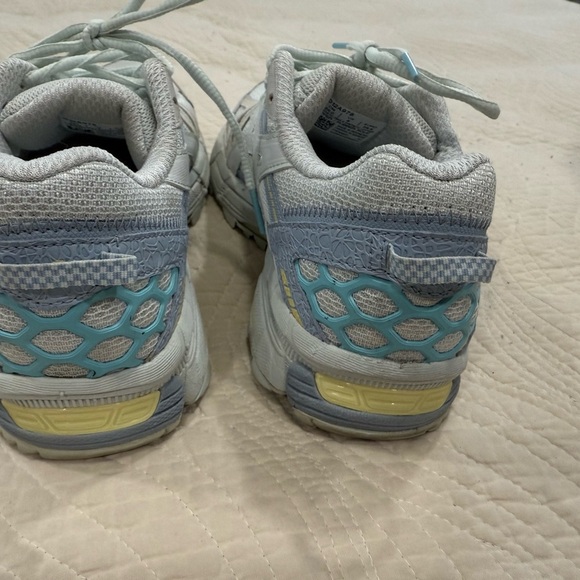 ASICS Women's Gray Running Shoes - Picture 4 of 9